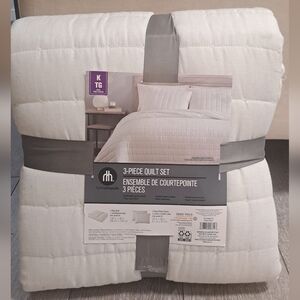 Brand New Hometrends Pick Stitch White Color King Size 3-Piece Quilt Set